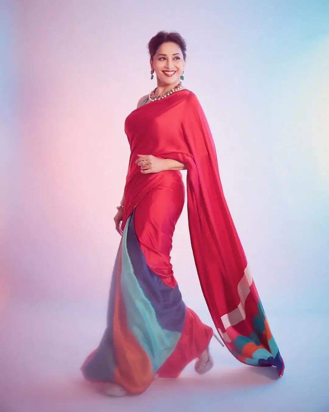 INDIAN ACTRESS MADHURI DIXIT IN TRADITIONAL RED SAREE 4